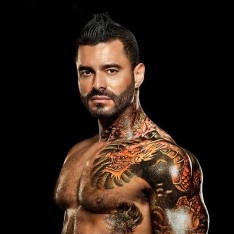 Alexsander Freitas, önde gelen bir eşcinsel erkek porno yıldızıdır. Biyografisini okuyun ve hangi porno videolarında yer aldığını görün.