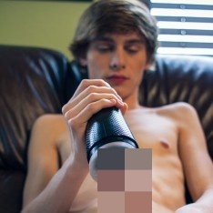 Cooper Steel, špičková gay pornohvězda, si přečtěte jeho biografii a podívejte se, ve kterých porno videích se objevil.