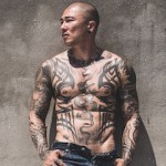 Damian Dragon, una de las mejores estrellas porno gay masculinas de Nueva York, NY, EE. UU., lee su biografía y mira en qué videos porno aparecieron.