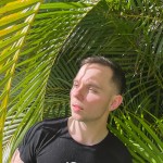 Danny Wilcoxx, una delle migliori pornostar gay di Chicago, negli Stati Uniti, ha letto la loro biografia e ha visto in quali video porno erano presenti